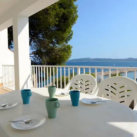 Apartment In Estartit With Beachfront Views *
